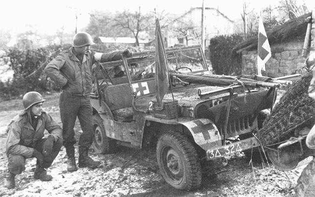 3AD Medics contemplate their disabled jeep.